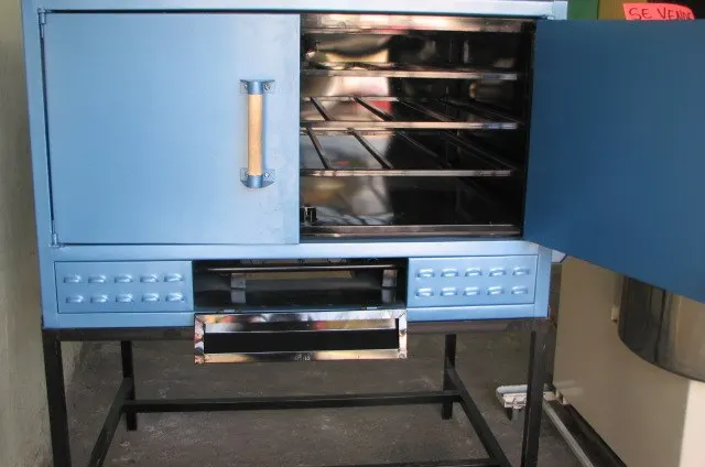 A metal baking oven in Puerto Nuevo, El Salvador